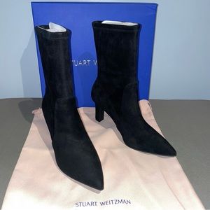 NEW STUART WEITZMAN
STUART WEITZMAN BRANDIE 75 BOOTIE,  BLACK,  suede.  Size 7.5
